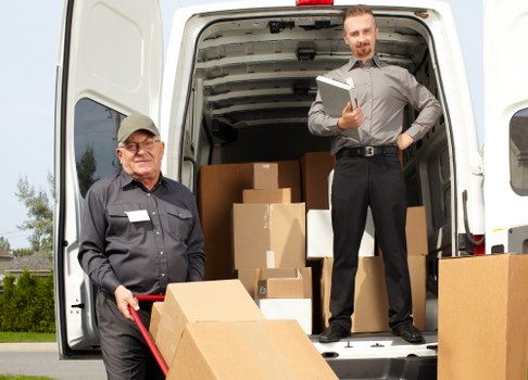 Moving team handling furniture relocation and storage arrangements in Croftonpark