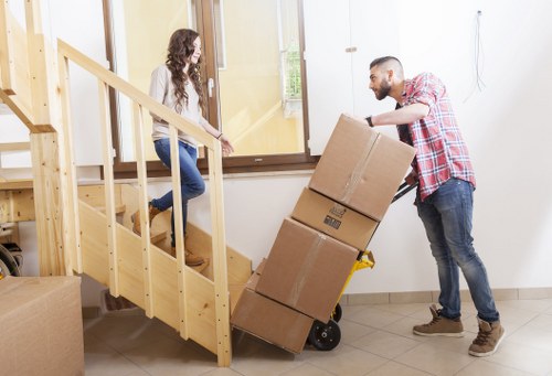 Careful packing and labeling for house removals in Croftonpark